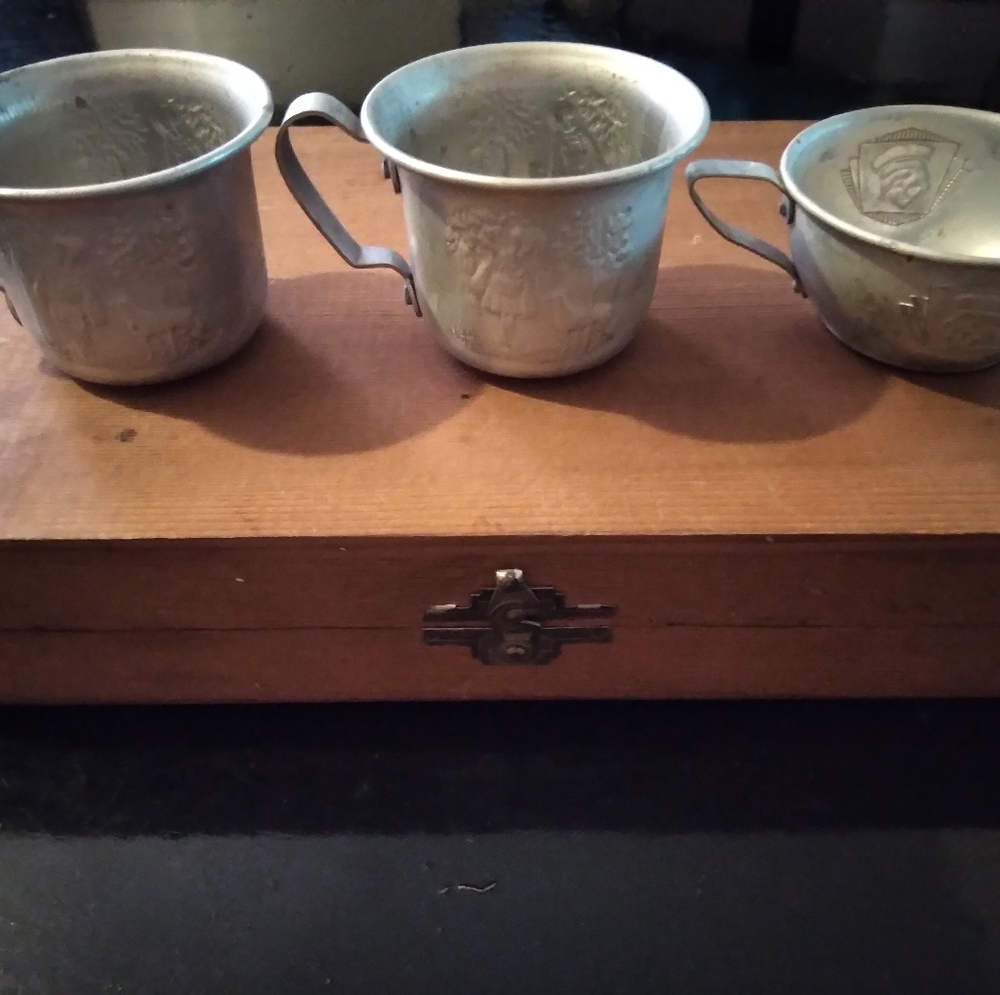 Vintage 3pc children's play cups